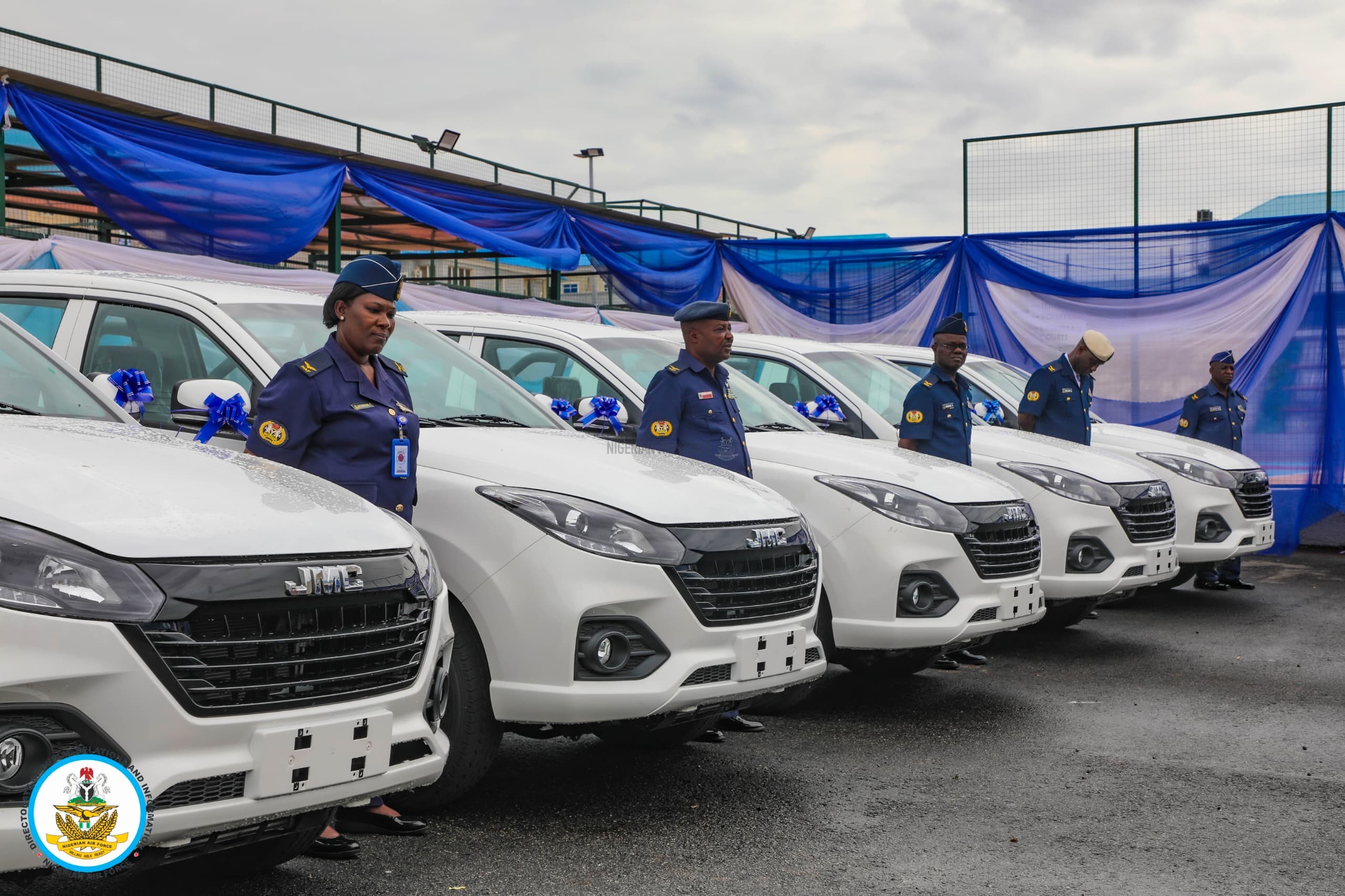 PERSONNEL WELFARE: CAS PRESENTS NEW VEHICLES TO AIR WARRANT OFFICERS